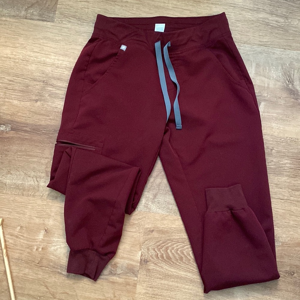 Figs Maroon Set (jogger pant)